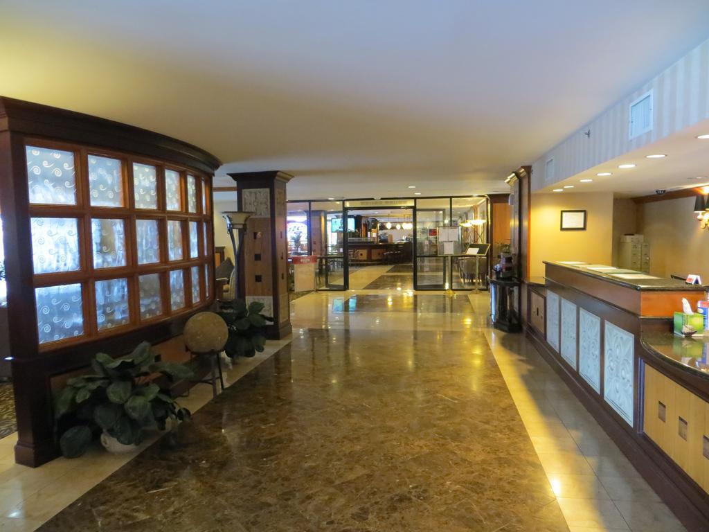 Gateway Hotel Dallas Exterior photo