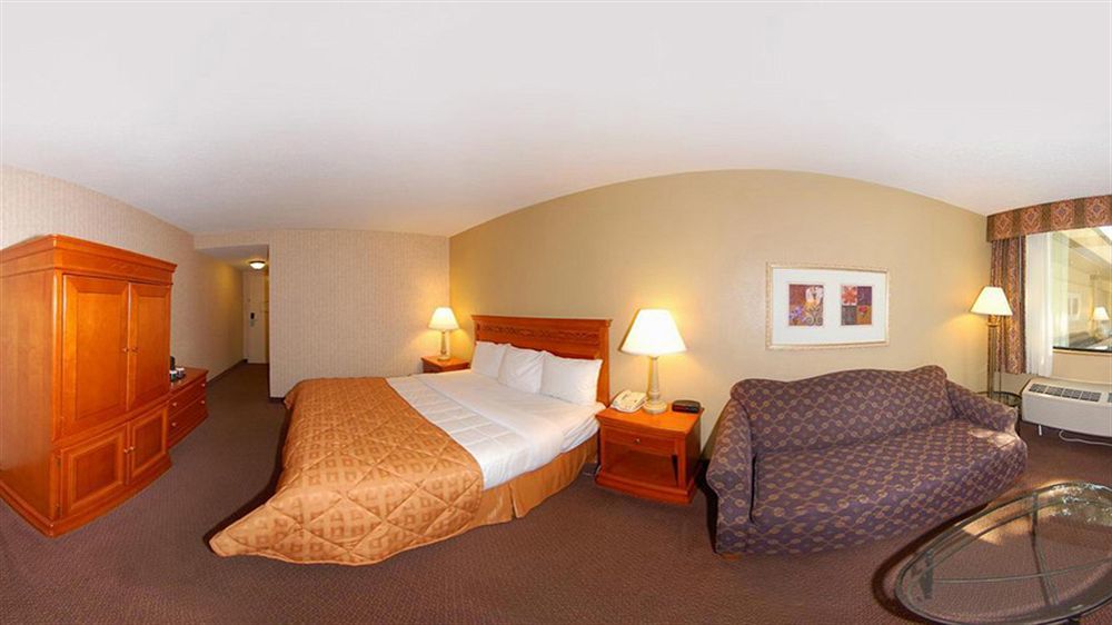 Gateway Hotel Dallas Exterior photo