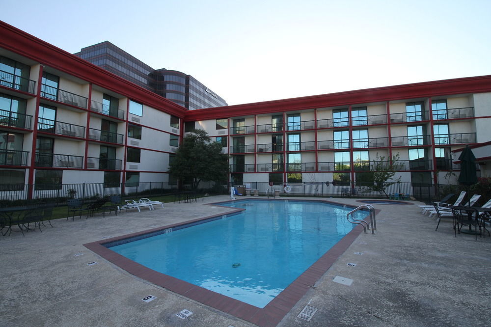 Gateway Hotel Dallas Exterior photo
