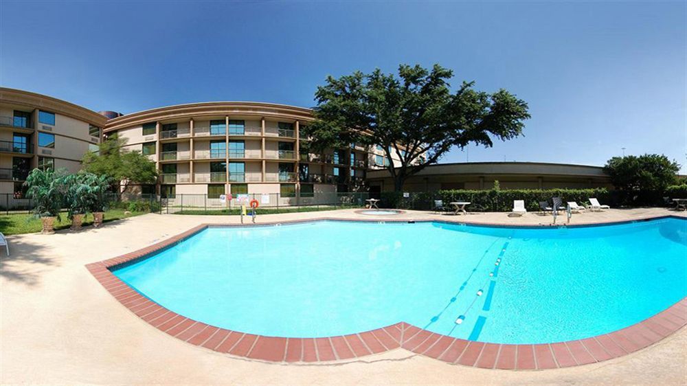 Gateway Hotel Dallas Exterior photo