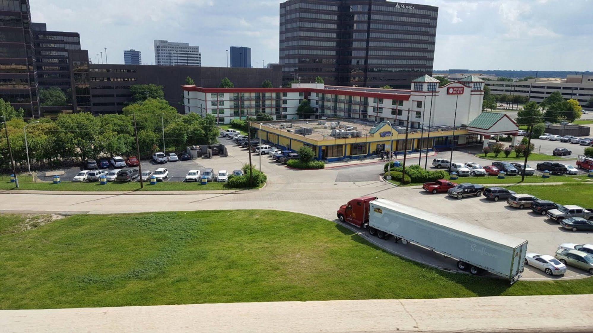 Gateway Hotel Dallas Exterior photo