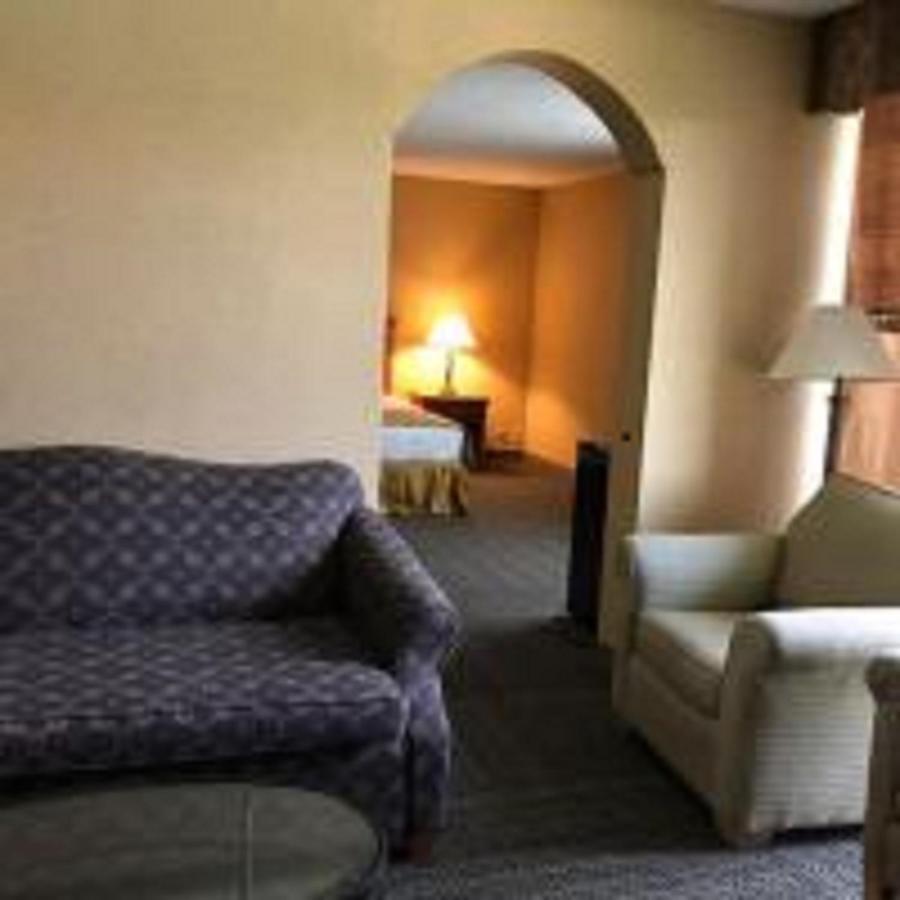 Gateway Hotel Dallas Exterior photo